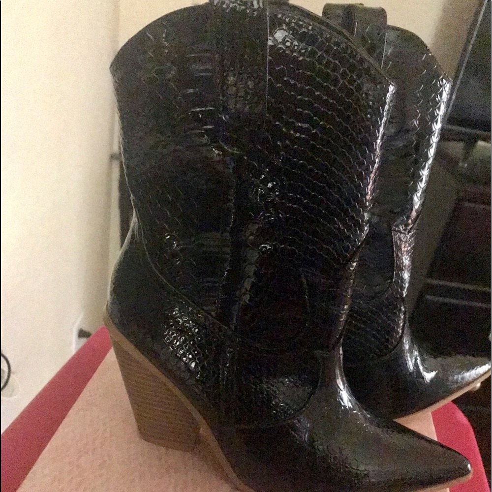 Black vegan patent leather Cape Robbin cow/g boots